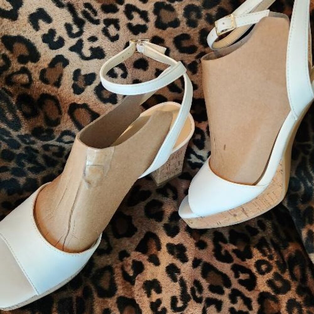 Jessica Simpson White chunky cork sandal heels sz 8 Style: JP Ellar